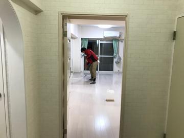 渋谷広尾店 ベランダの黒ずみ汚れを何とかしたい プロは汚れの原因を推測して無駄なくお掃除 ハウスクリーニングのことならおそうじ革命