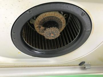 渋谷広尾店 レンジフード上級編 プロの技を大公開 油汚れでドロドロした換気扇をズバっと簡単にお掃除 ハウスクリーニングのことならおそうじ革命