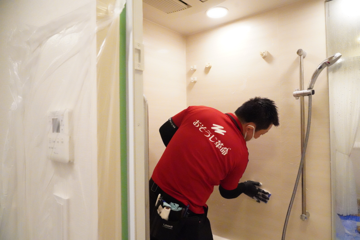 おそうじ革命の水回りクリーニング研修の様子