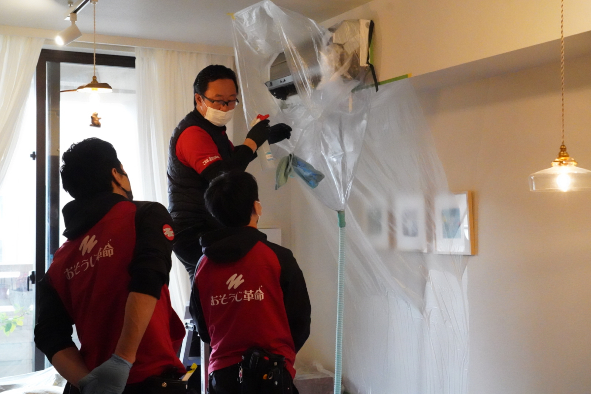 おそうじ革命のエアコンクリーニング研修の様子