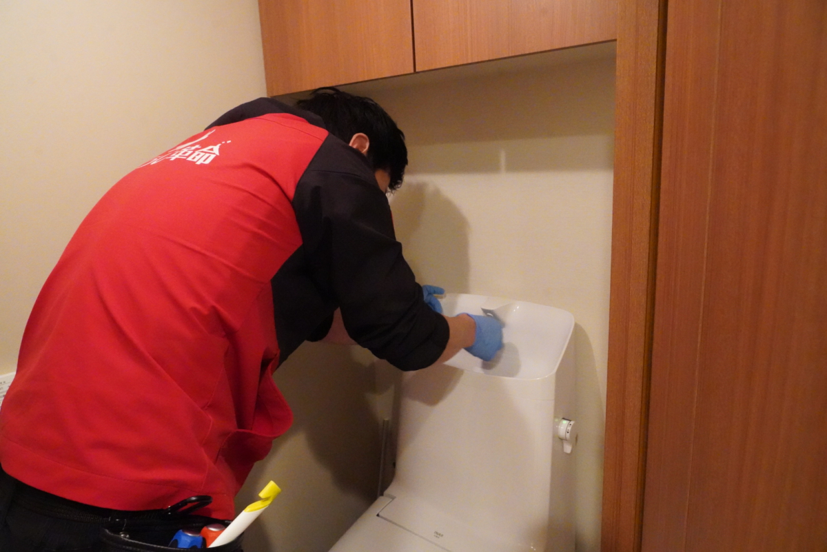 おそうじ革命のトイレクリーニング現場研修の様子