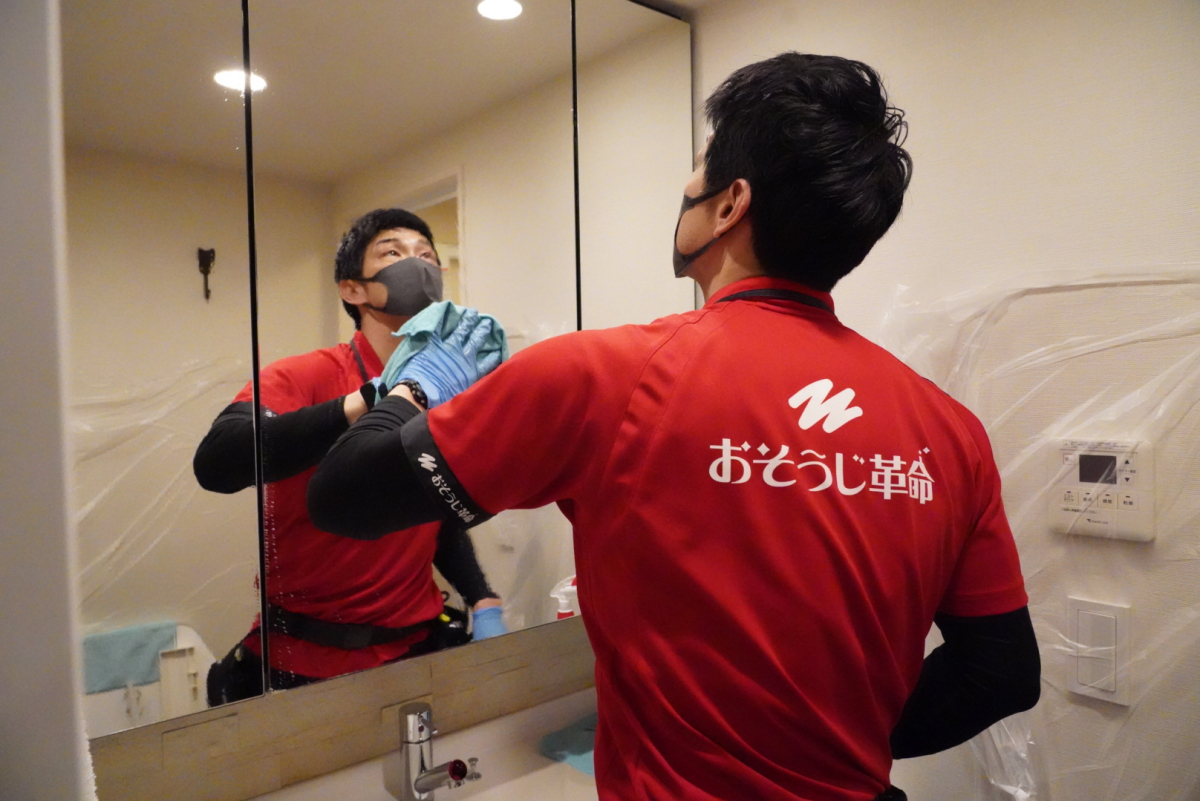 おそうじ革命の水回りクリーニング研修の様子