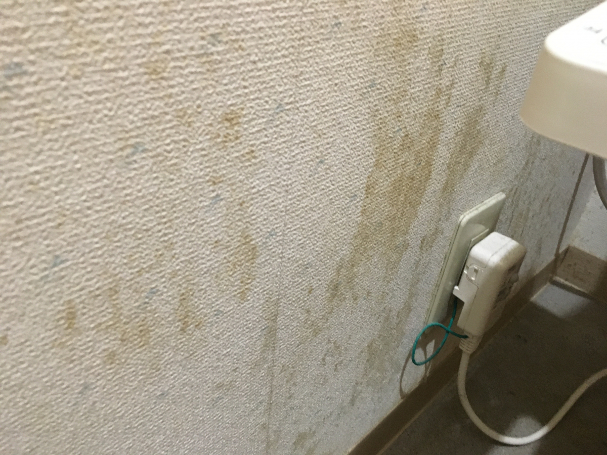 横浜井土ヶ谷店／トイレ 床 壁 尿はね ニオイ｜ハウスクリーニングのことならおそうじ革命