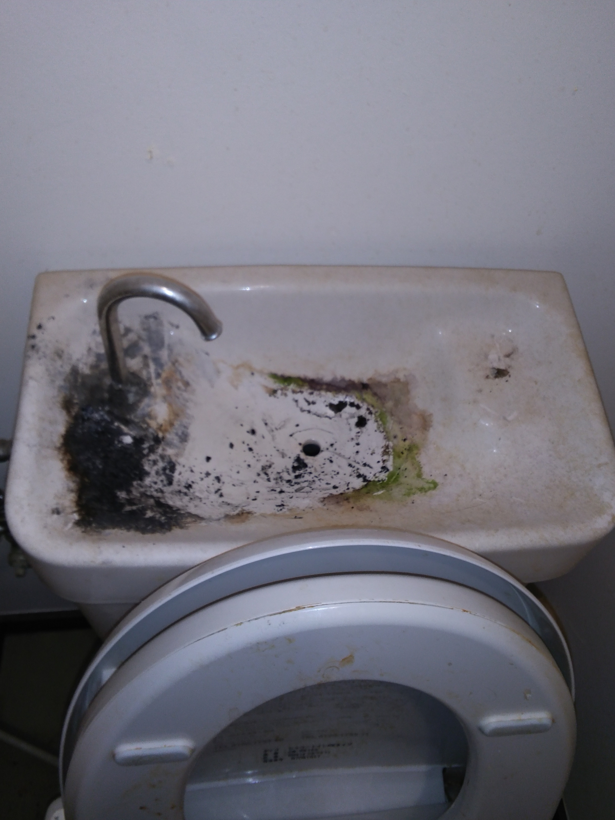 石川金沢西店 閲覧注意 食事中の方 汚い画像があります トイレ掃除 一人一人のお客様を大切に ハウスクリーニングのことならおそうじ革命