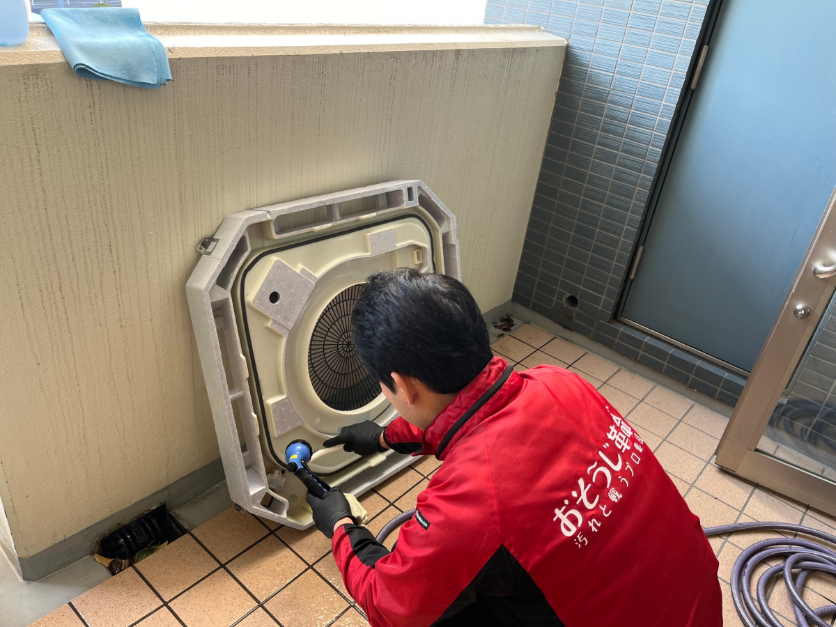 東京都東久留米市の業務用天井埋め込みエアコンの作業後1