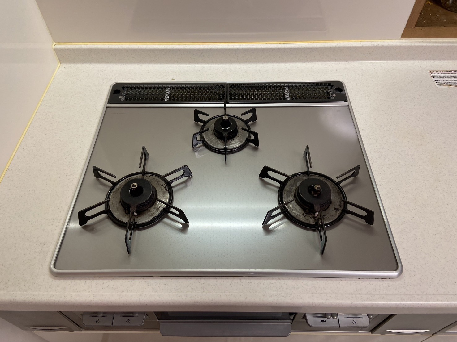 大阪府茨木市西駅前町のキッチンクリーニングの作業後1