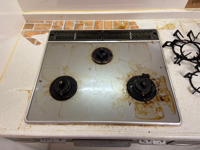 大阪府茨木市西駅前町のキッチンクリーニングの作業前1