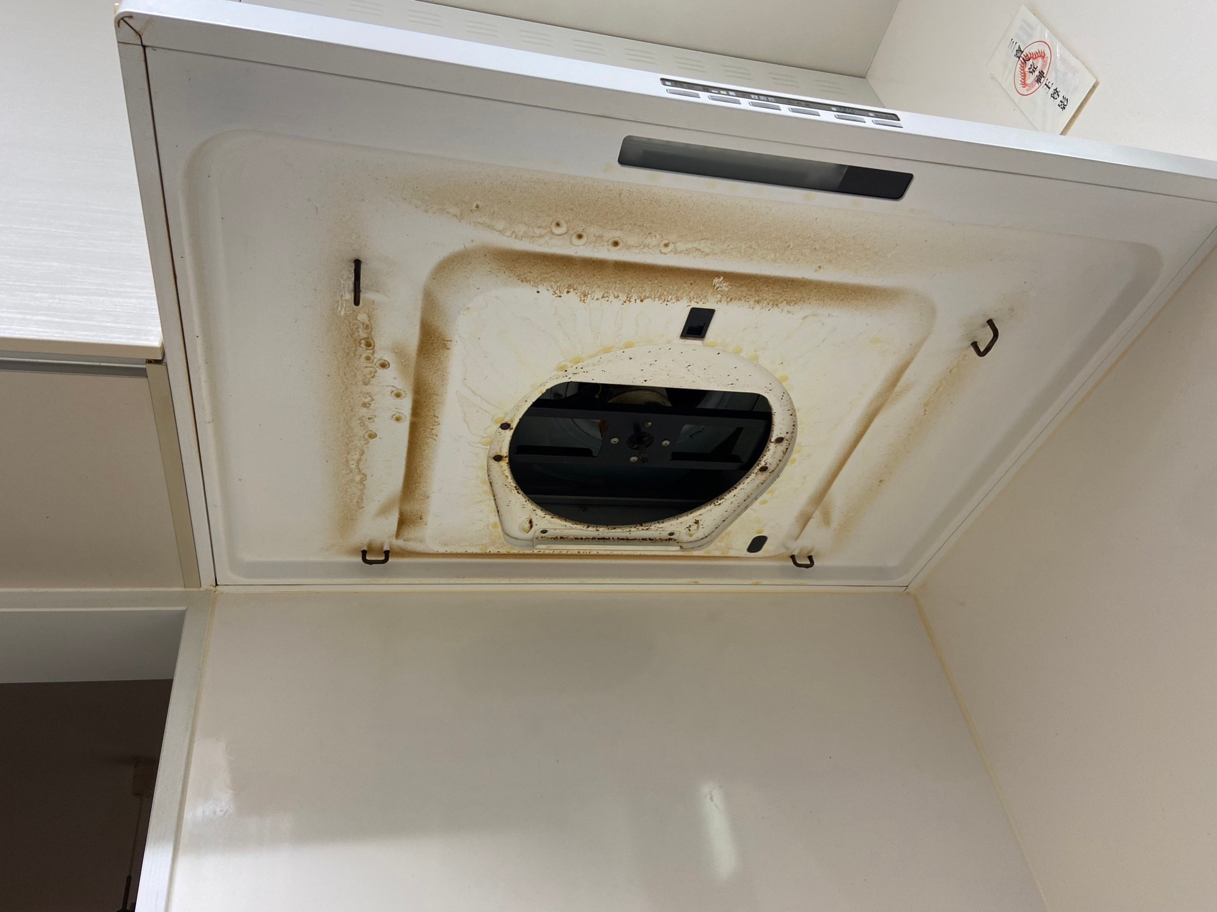 大阪府東大阪市のレンジフードクリーニングの作業前1