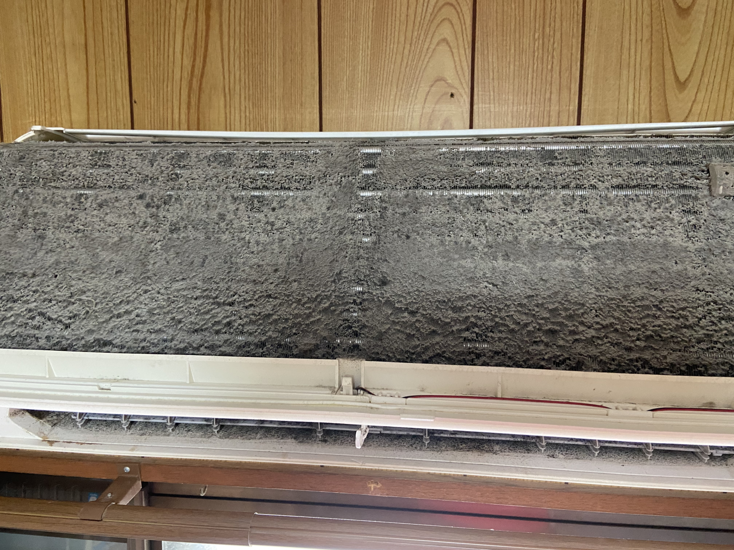 大阪府摂津市の壁掛けエアコンの作業前1