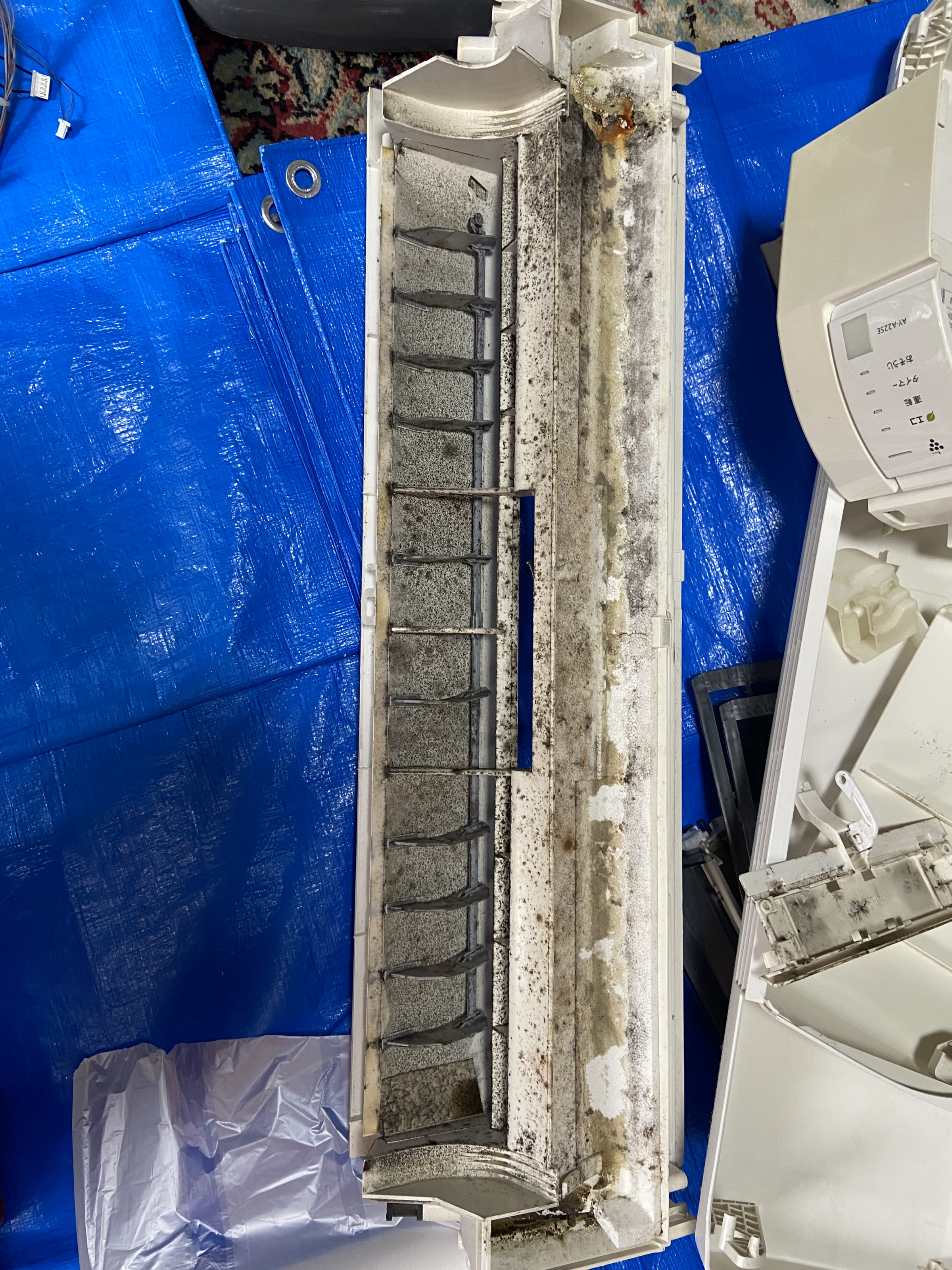 大阪府摂津市の壁掛けエアコンの作業前3