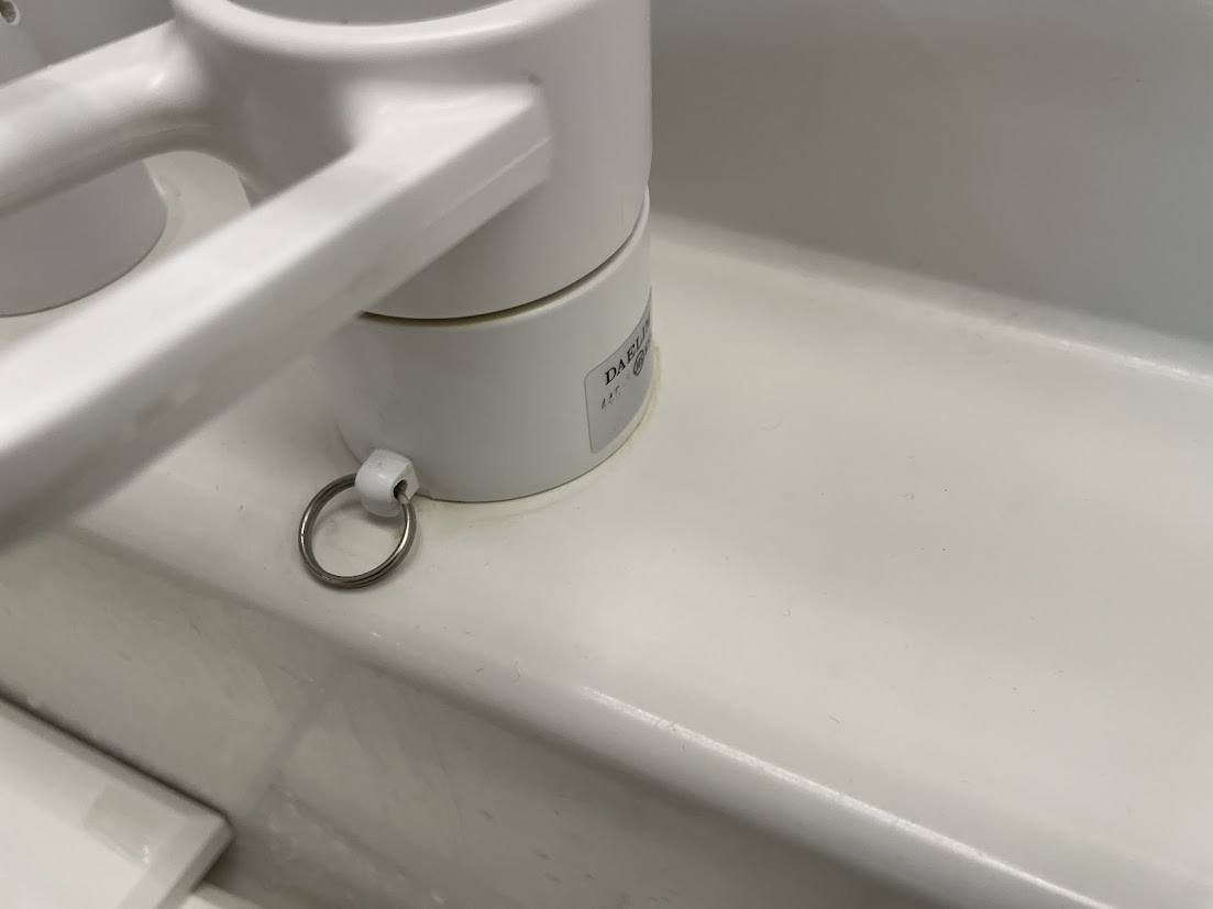 愛知県豊明市の洗面所クリーニングの作業前2