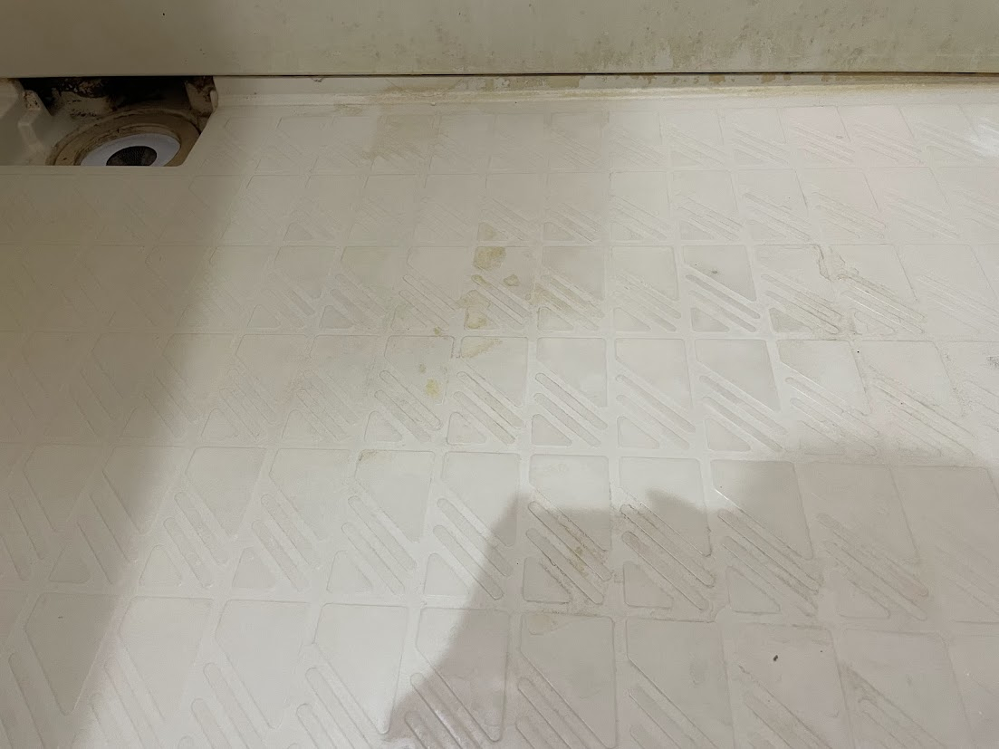 愛知県豊明市の浴室・お風呂クリーニングの作業前2