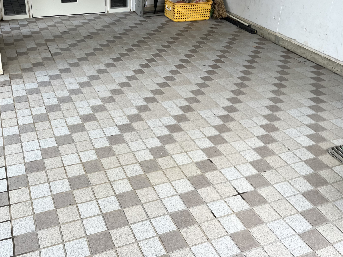 青森県弘前市のマンション・ビル共用部清掃の作業後1