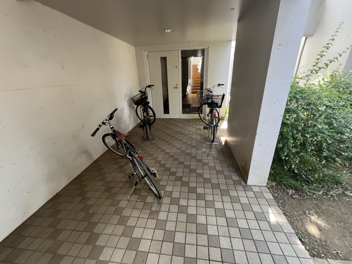 青森県弘前市のマンション・ビル共用部清掃の作業前2