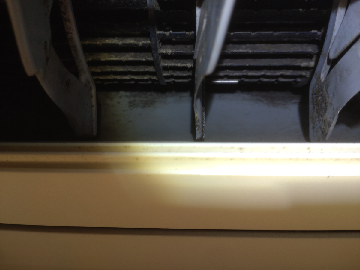 香川県高松市のお掃除機能付きエアコンの作業前1