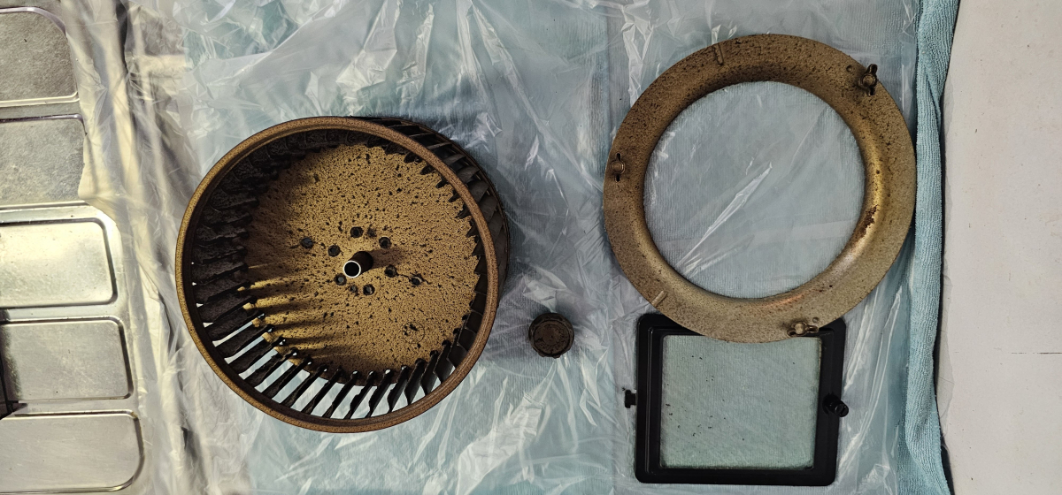 宮崎県西臼杵郡高千穂町のレンジフードクリーニングの作業前2