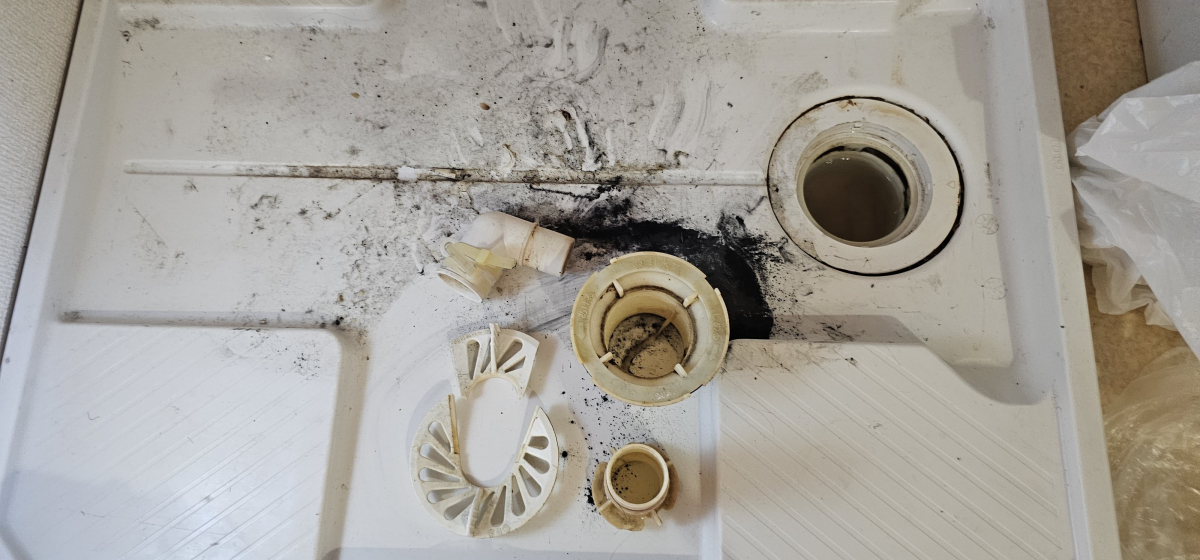 宮崎県西臼杵郡高千穂町の洗面所クリーニングの作業前2