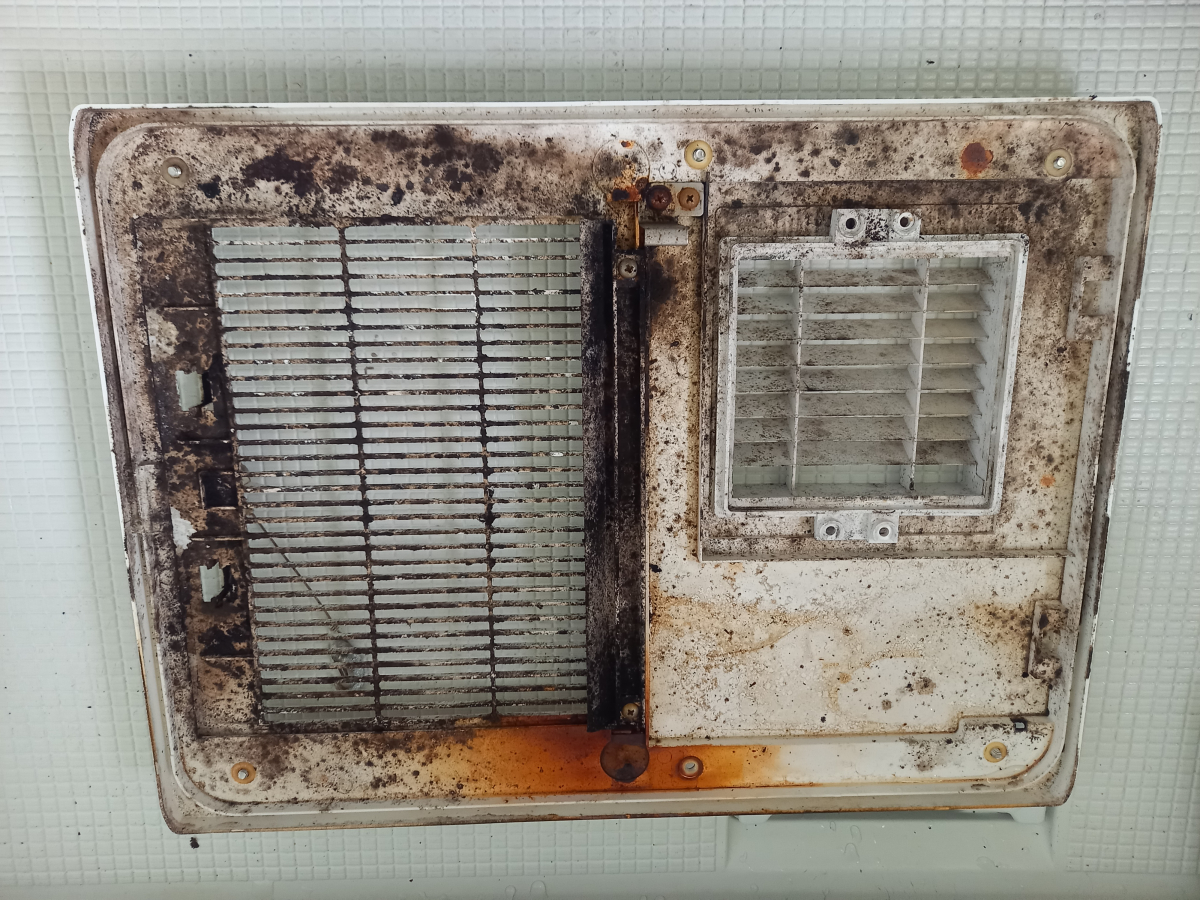 茨城県取手市の浴室乾燥機クリーニングの作業前1