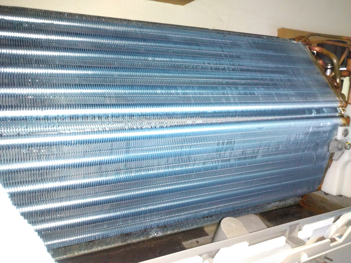 愛知県蒲郡市のお掃除機能付きエアコンの作業後1