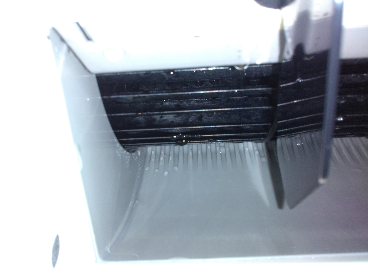 愛知県蒲郡市のお掃除機能付きエアコンの作業後2