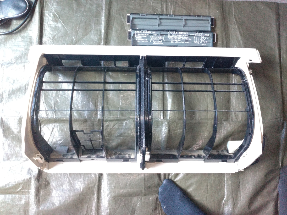 愛知県蒲郡市のお掃除機能付きエアコンの作業前3