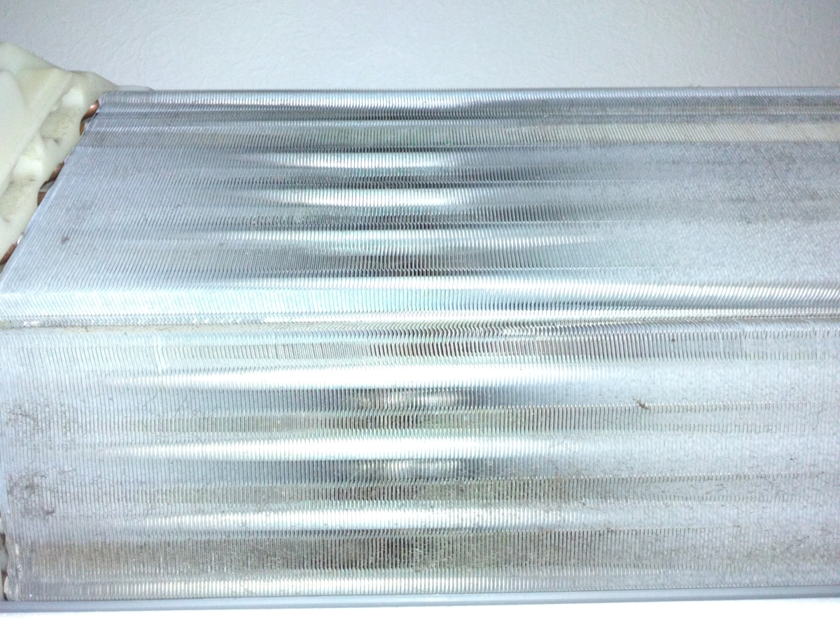 愛知県蒲郡市のお掃除機能付きエアコンの作業前2