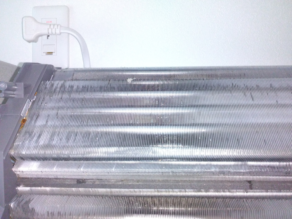 愛知県豊田市のお掃除機能付きエアコンの作業前3