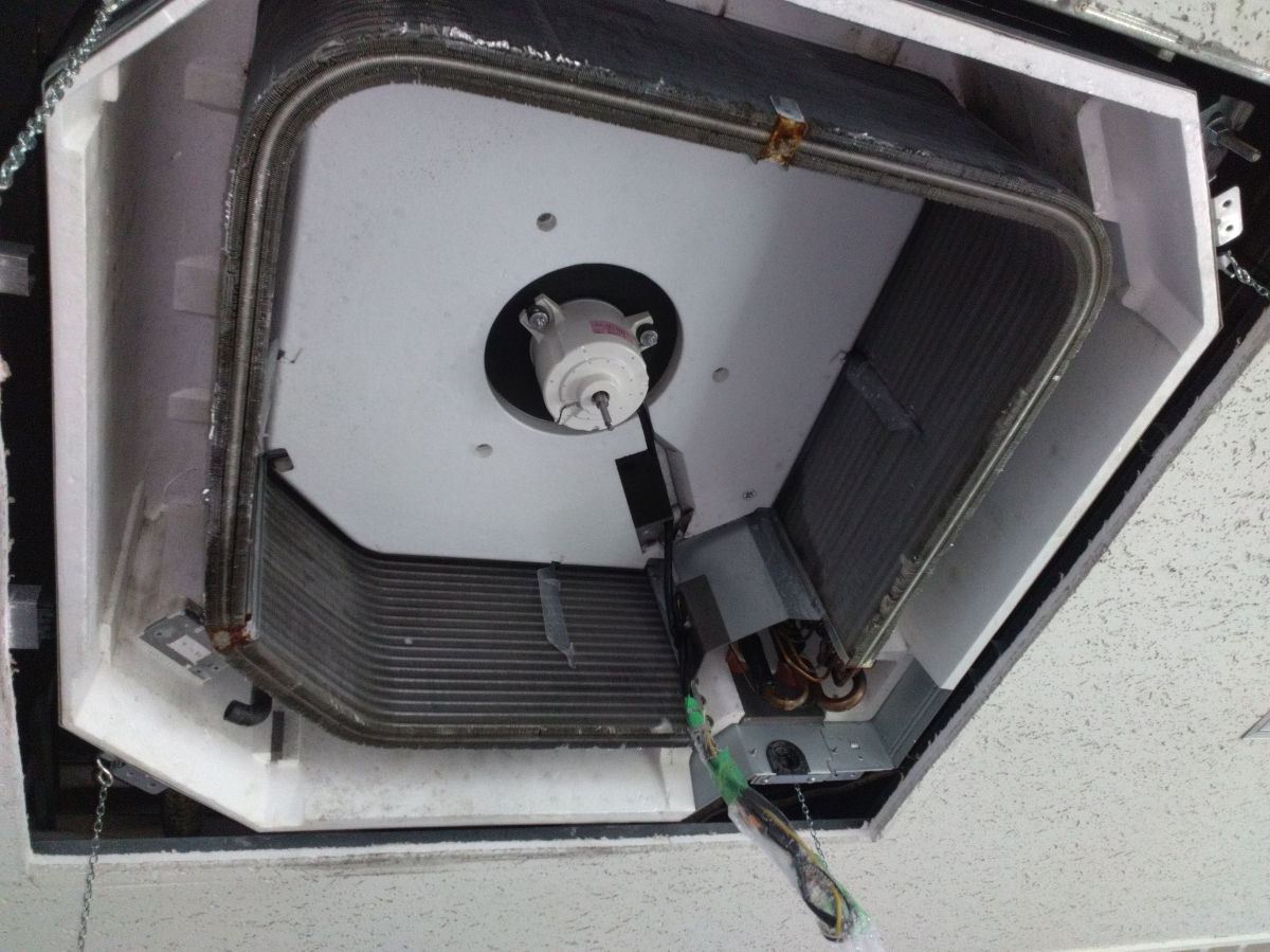 愛知県蒲郡市緑町の業務用天井埋め込みエアコンの作業後2