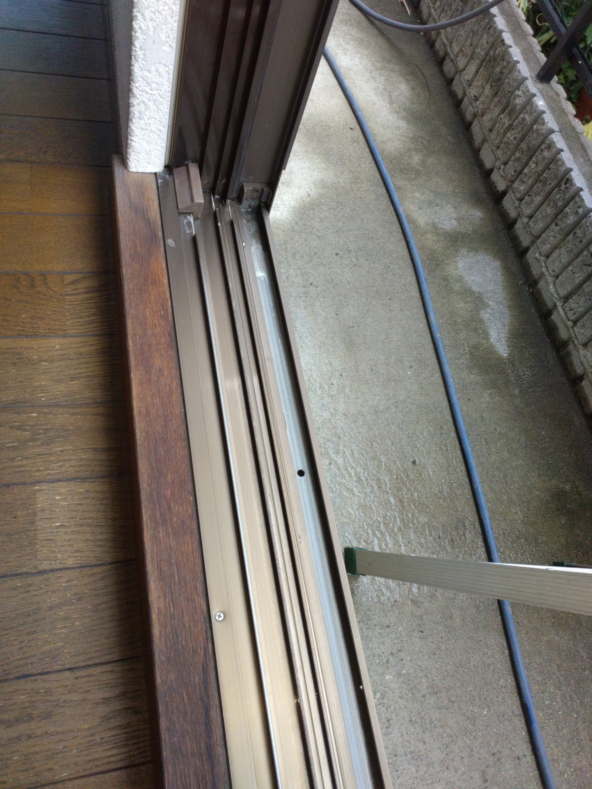 愛知県蒲郡市の窓ガラス・サッシクリーニングの作業後2