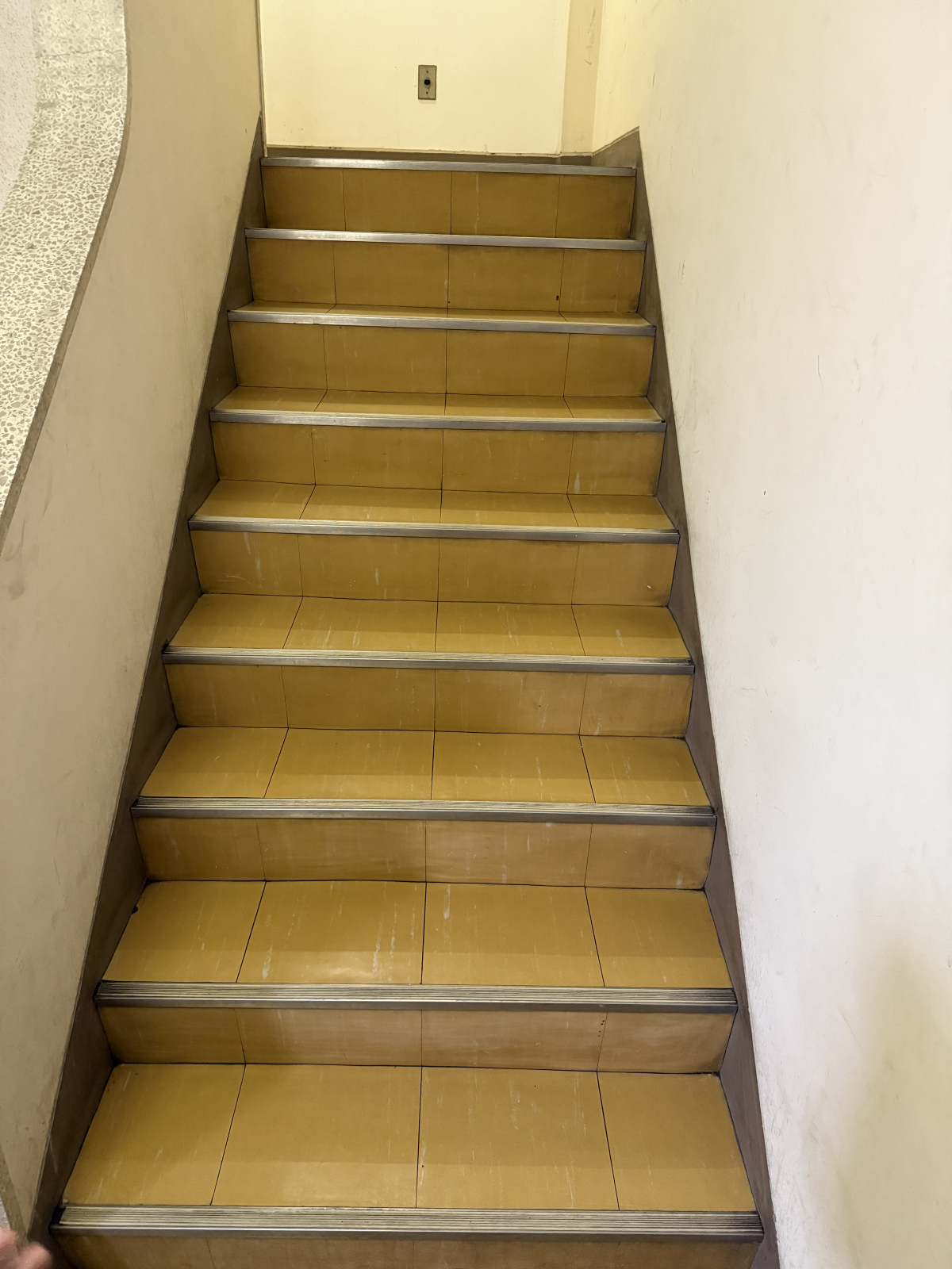 東京都台東区浅草のオフィス清掃の作業前1