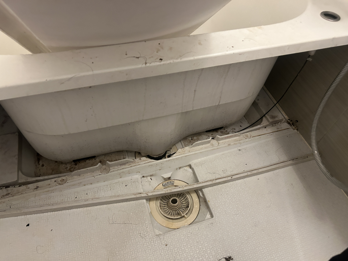 神奈川県川崎市川崎区の浴室・お風呂クリーニングの作業前1