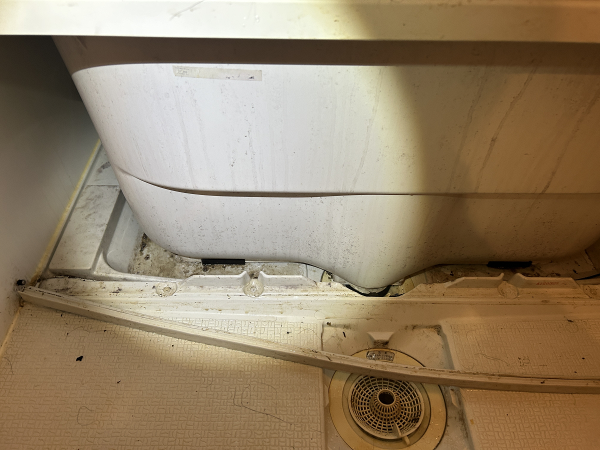 神奈川県川崎市川崎区の浴室・お風呂クリーニングの作業前2