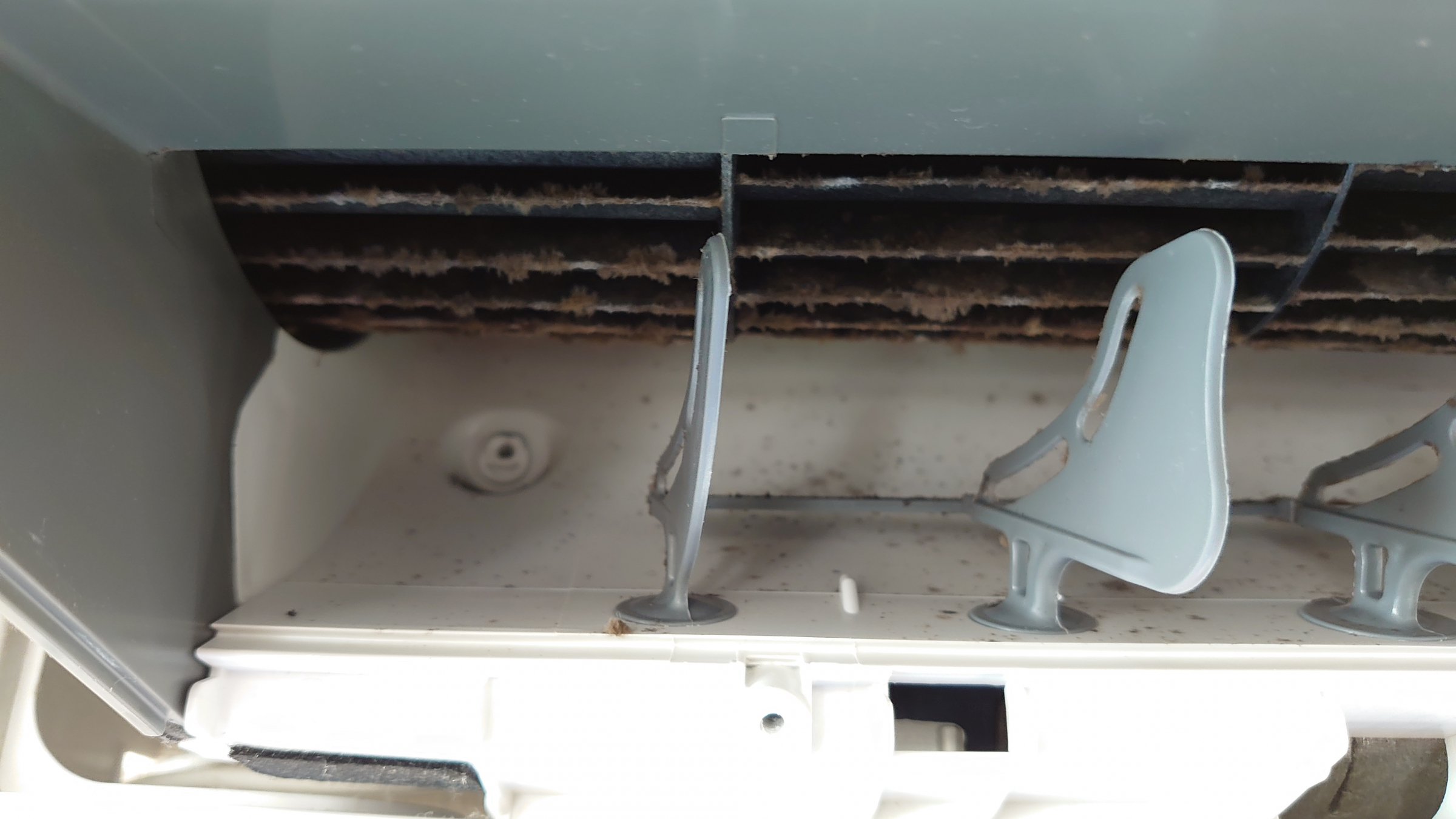 東京都小平市の壁掛けエアコンの作業前2