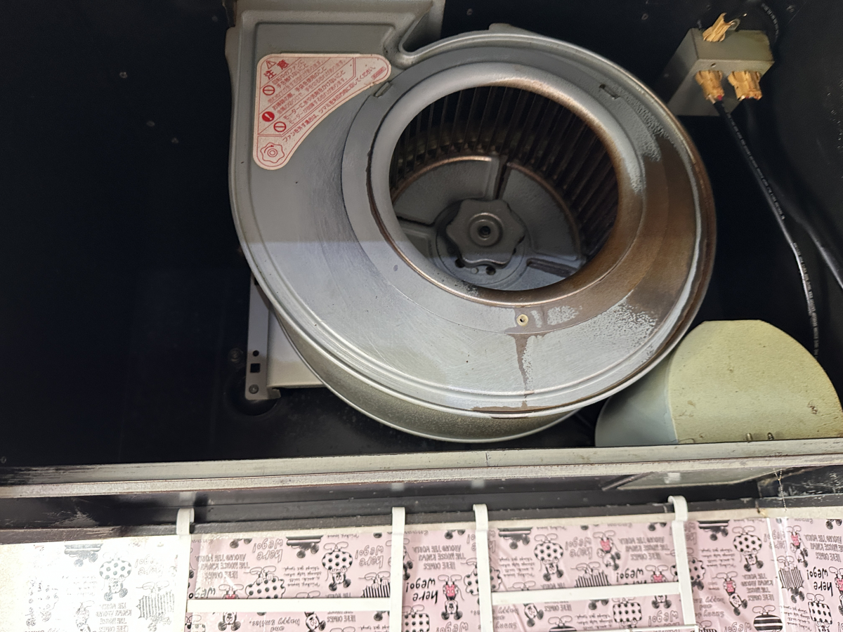 埼玉県春日部市のレンジフードクリーニングの作業前2