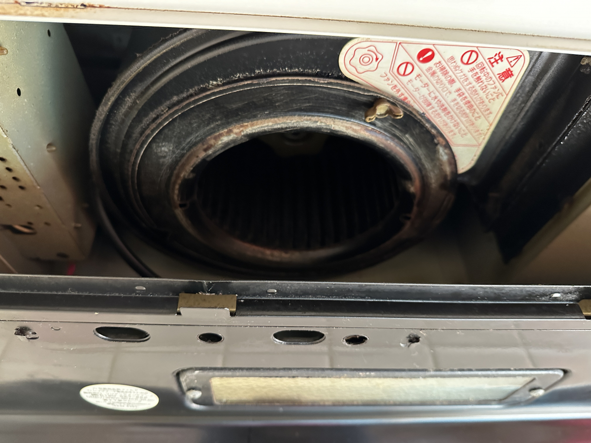 埼玉県春日部市のレンジフードクリーニングの作業前2
