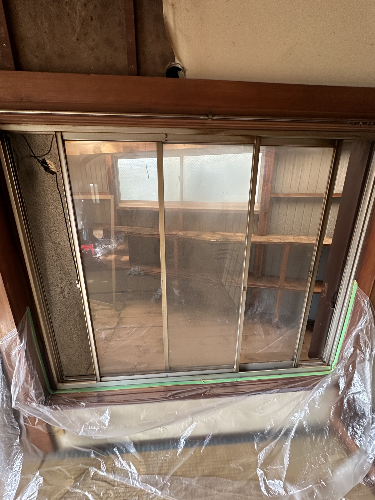 埼玉県春日部市の窓ガラス・サッシクリーニングの作業前1