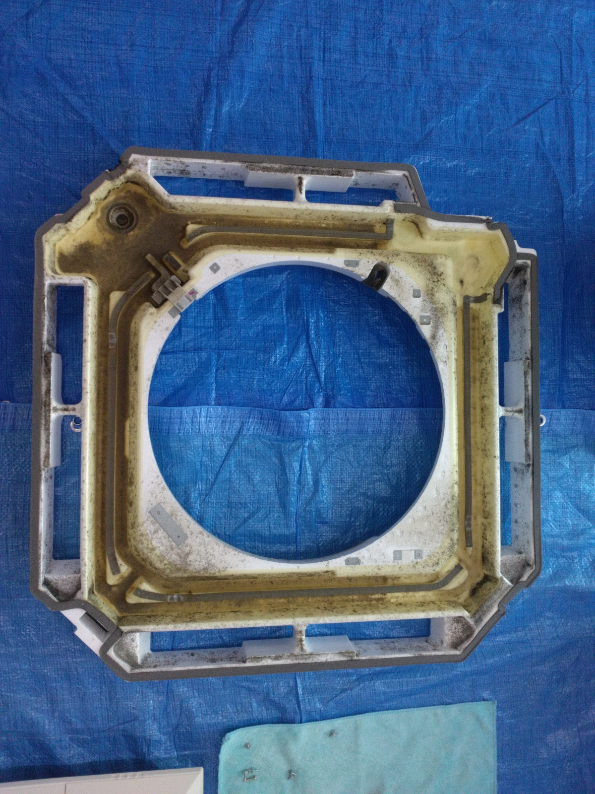 福島県いわき市の家庭用天井埋め込みエアコンの作業前1