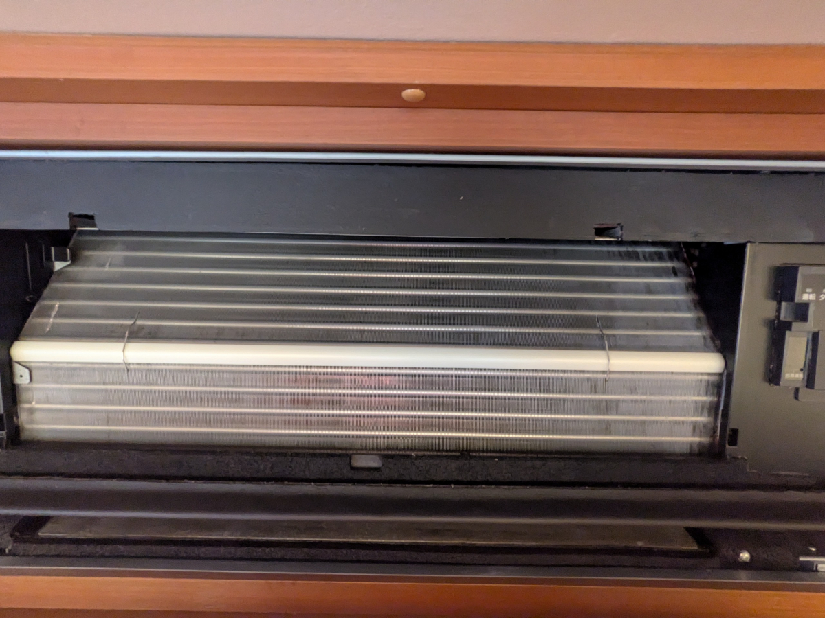 鳥取県八頭郡八頭町の壁埋め込みエアコンの作業後2