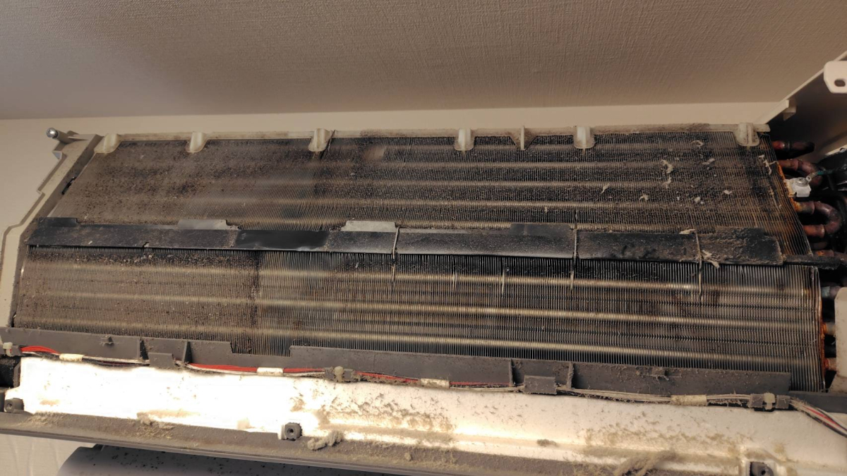 東京都豊島区のお掃除機能付きエアコンの作業前1