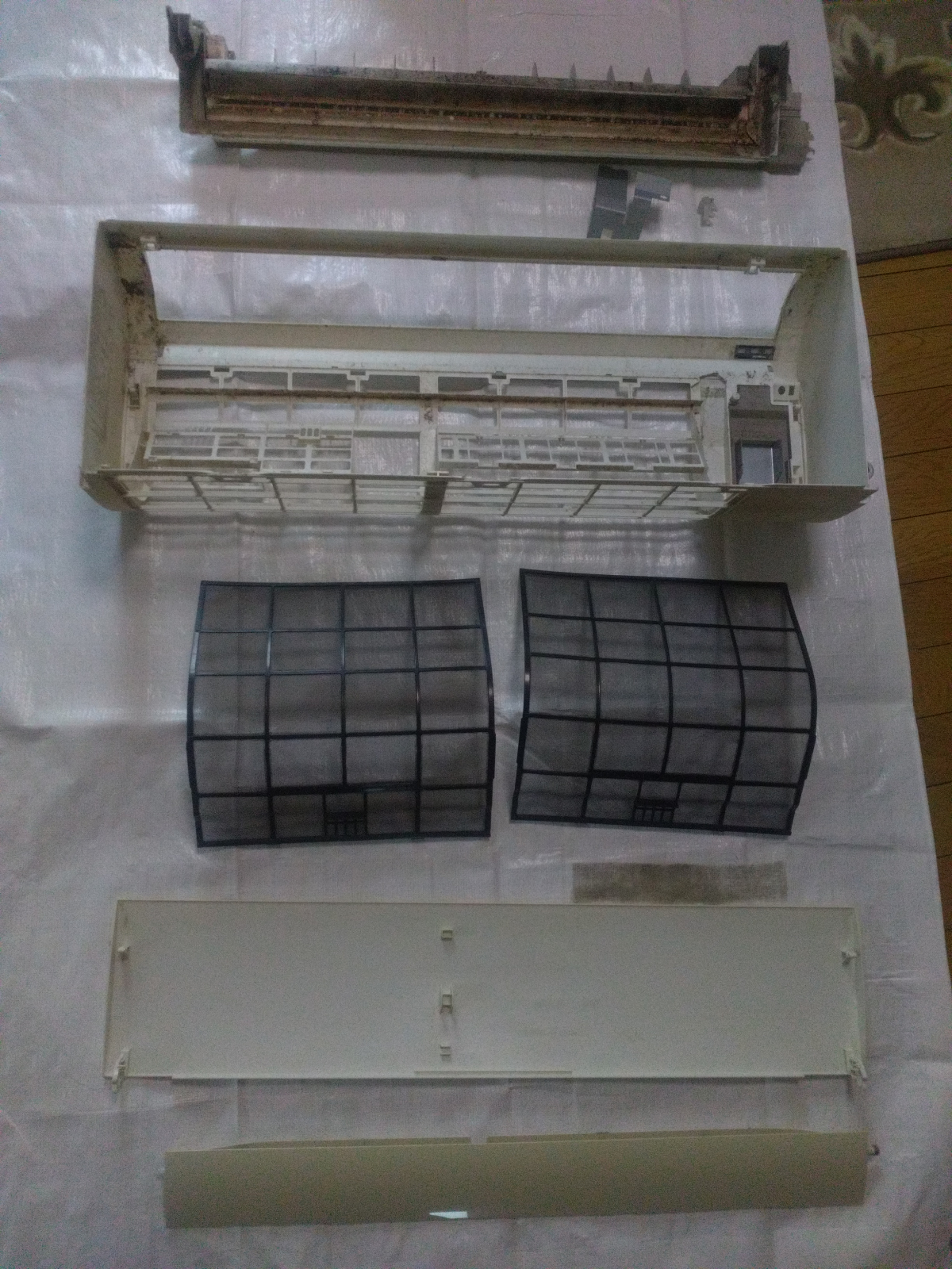 福島県いわき市の壁埋め込みエアコンの作業前1