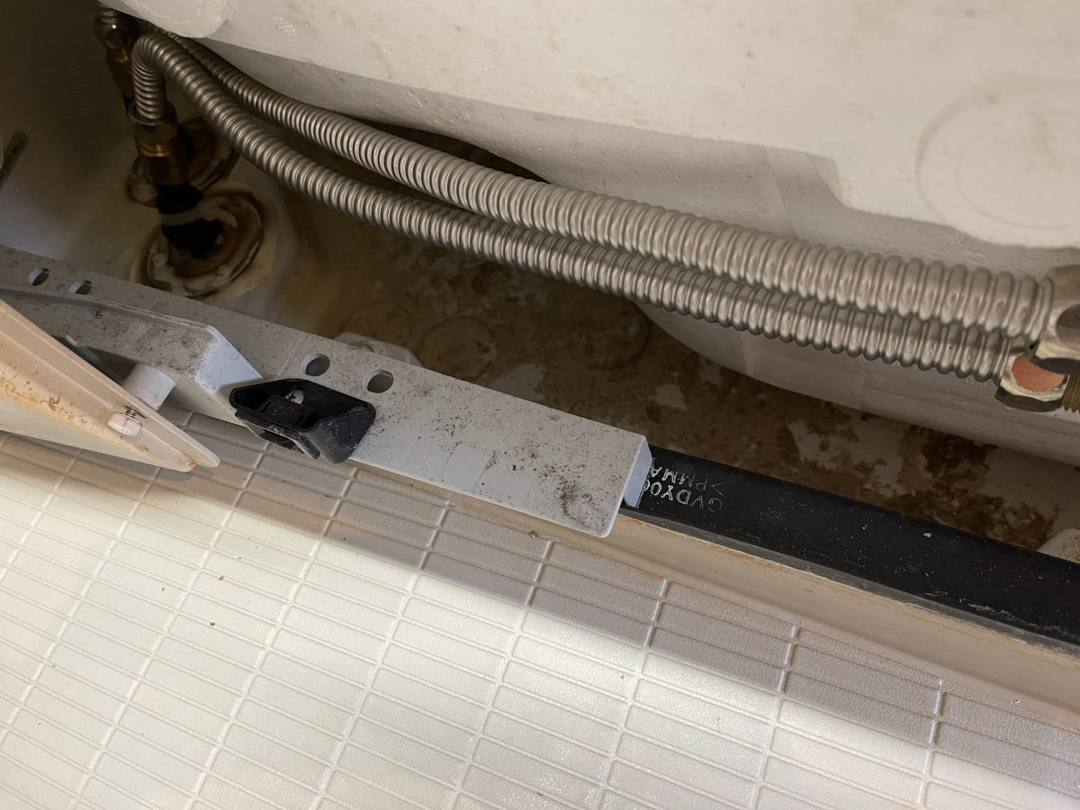 神奈川県横浜市戸塚区の浴室・お風呂クリーニングの作業前1