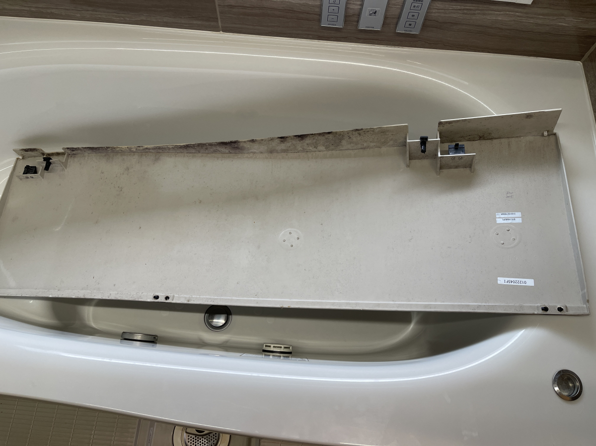 神奈川県横浜市戸塚区の浴室・お風呂クリーニングの作業前2