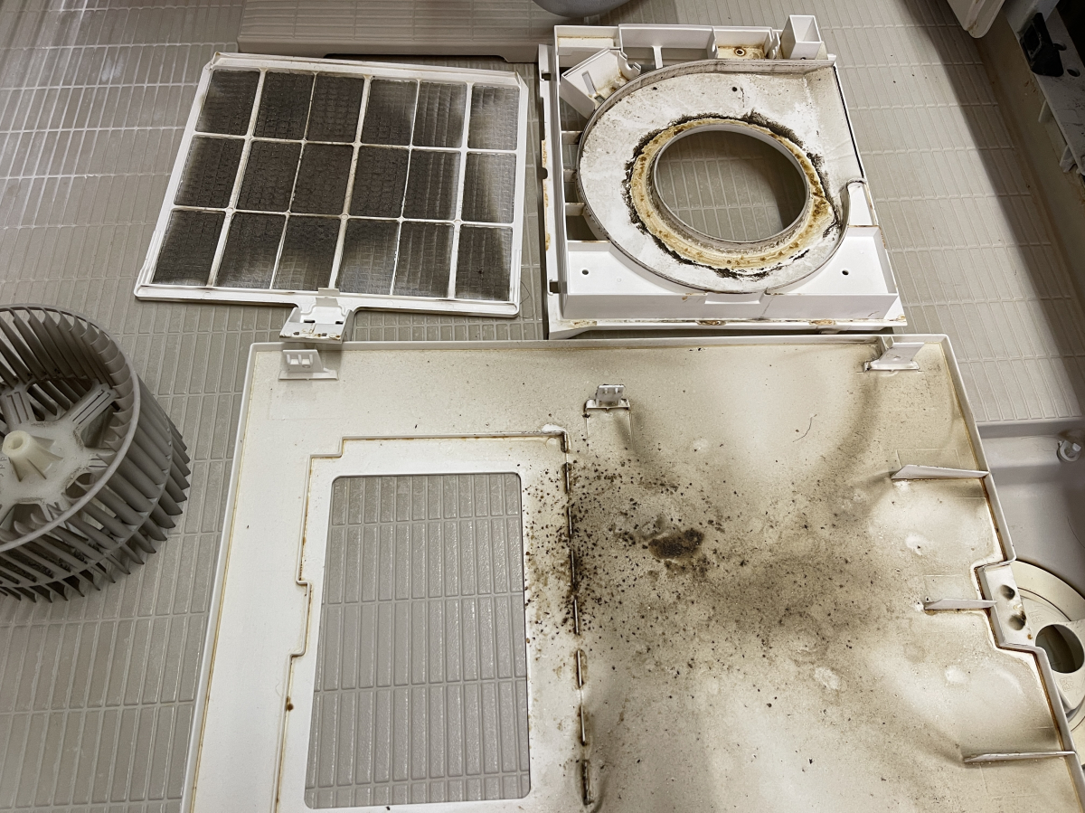 神奈川県横浜市戸塚区の浴室乾燥機クリーニングの作業前1