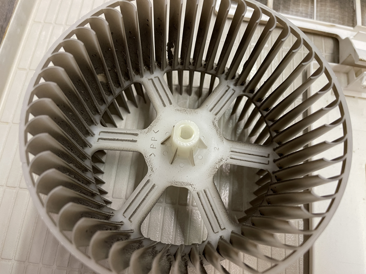 神奈川県横浜市戸塚区の浴室乾燥機クリーニングの作業前2