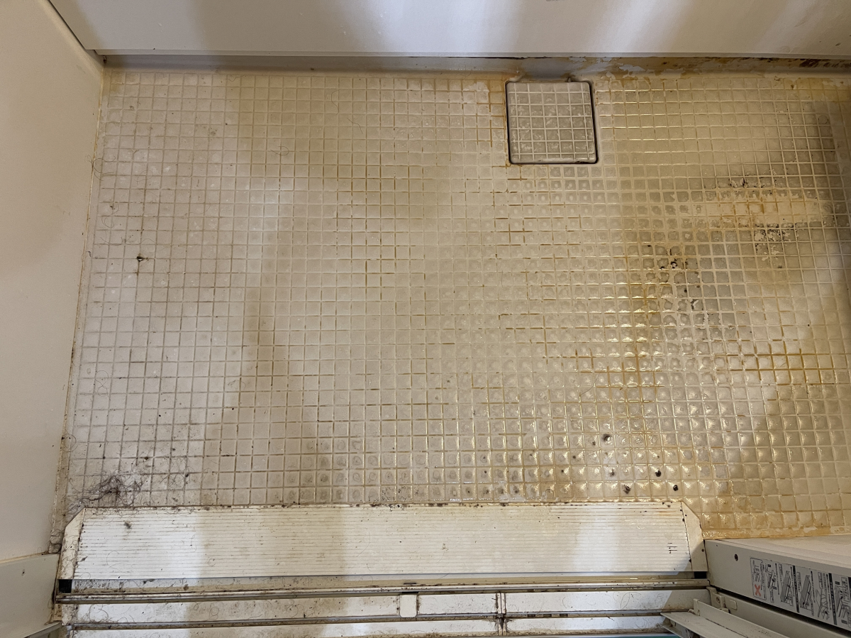 神奈川県横浜市戸塚区の浴室・お風呂クリーニングの作業前1