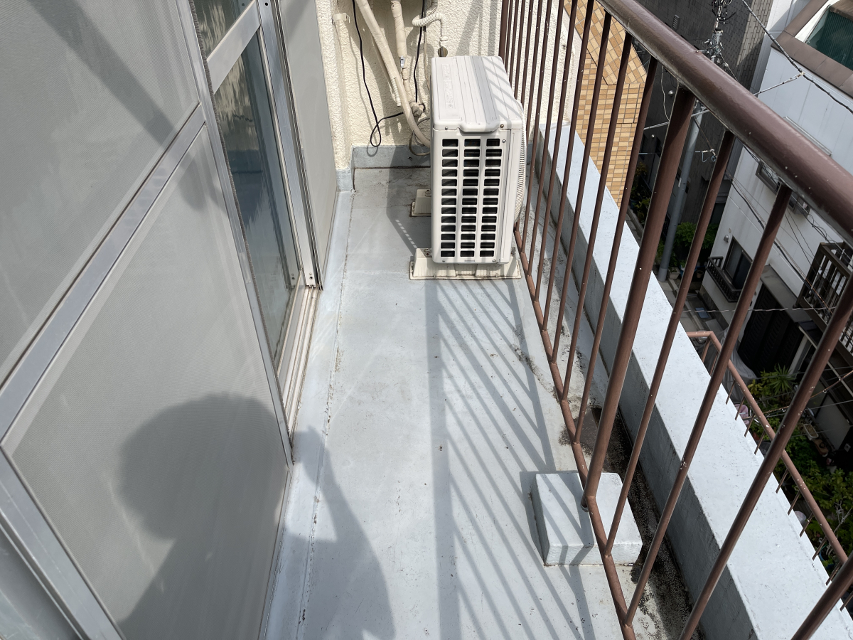 神奈川県横浜市戸塚区のベランダ・バルコニークリーニングの作業前1