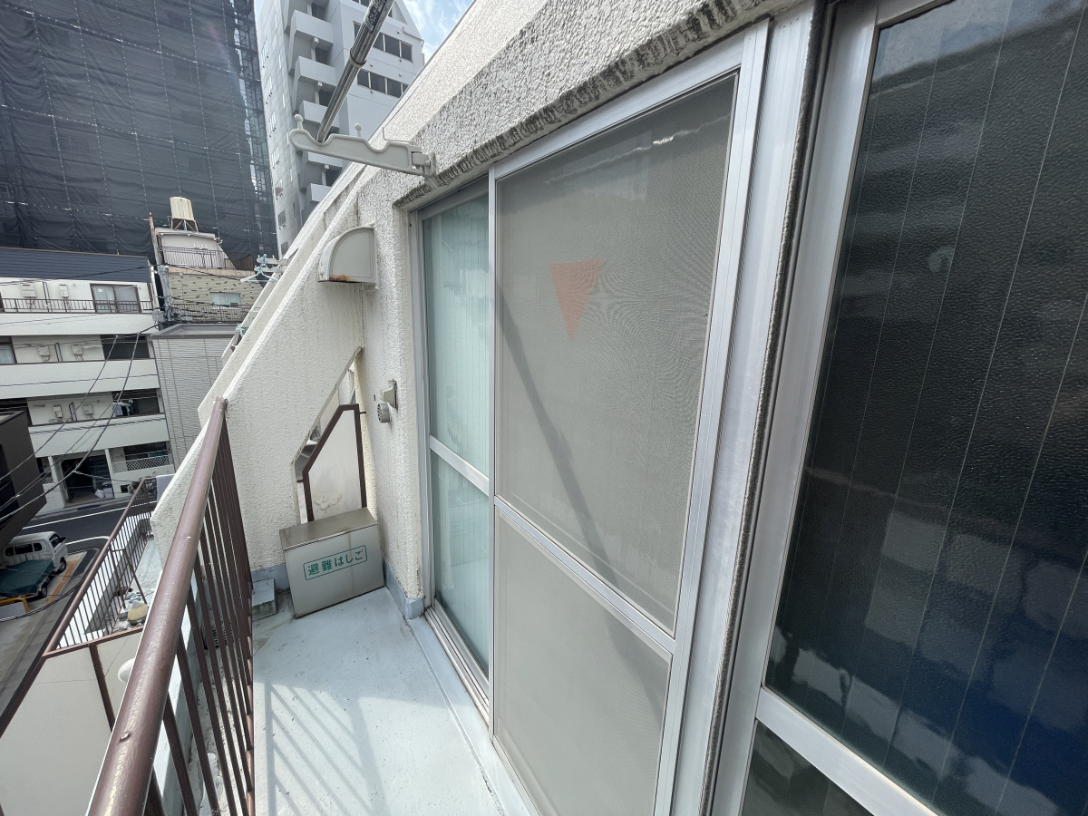 神奈川県横浜市戸塚区のベランダ・バルコニークリーニングの作業前2