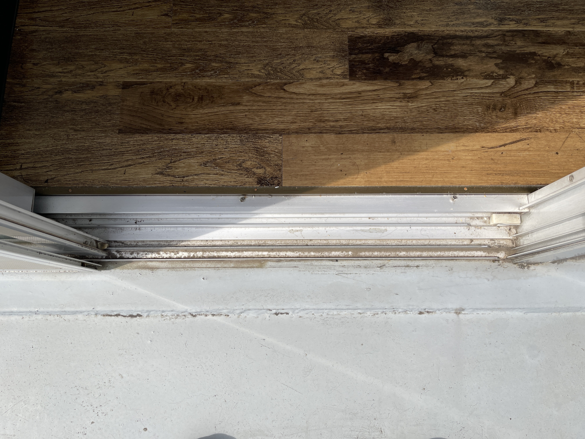 神奈川県横浜市戸塚区のベランダ・バルコニークリーニングの作業前3