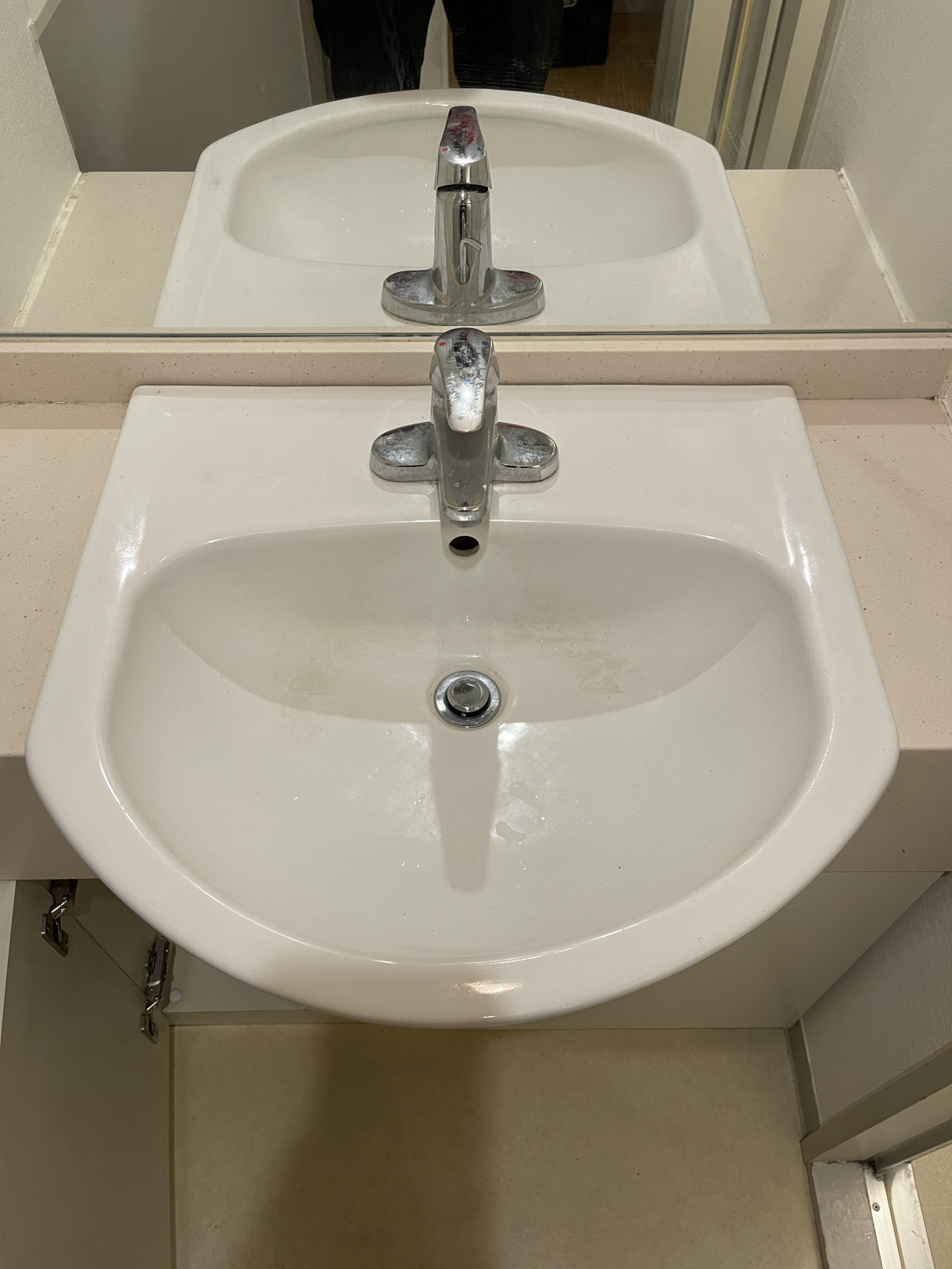 神奈川県横浜市戸塚区の洗面所クリーニングの作業前1