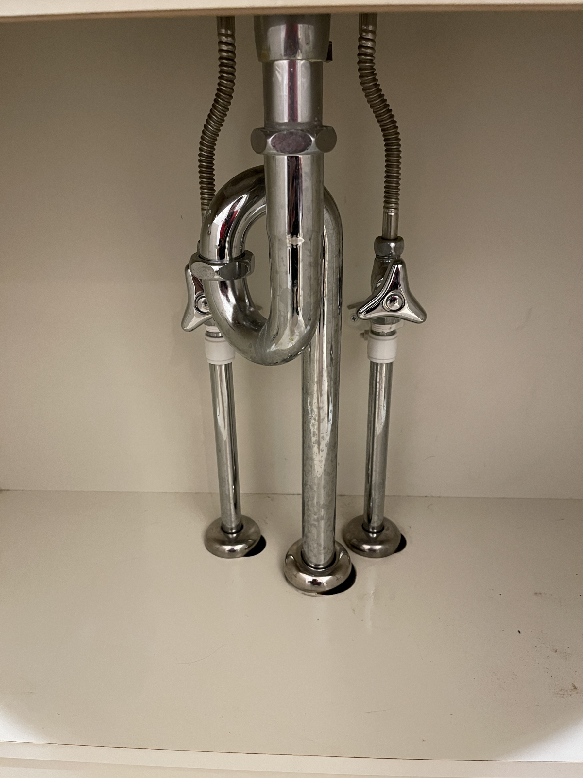 神奈川県横浜市戸塚区の洗面所クリーニングの作業前3